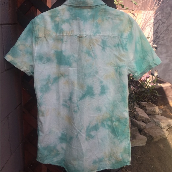 Mens 💯% cotton button down collared shirt.  NWT - Picture 4 of 5